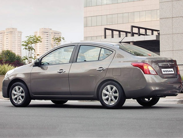 Nissan Versa 2014 Cinza