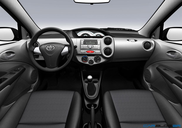 Interior Toyota Etios 2013