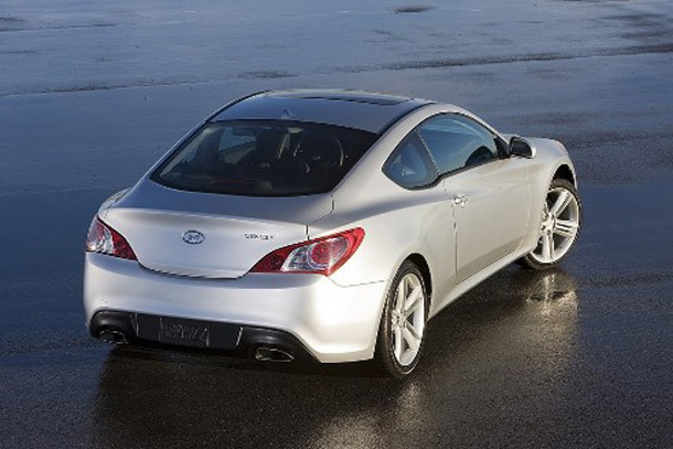 hyundai-genesis-coupe-trazeira